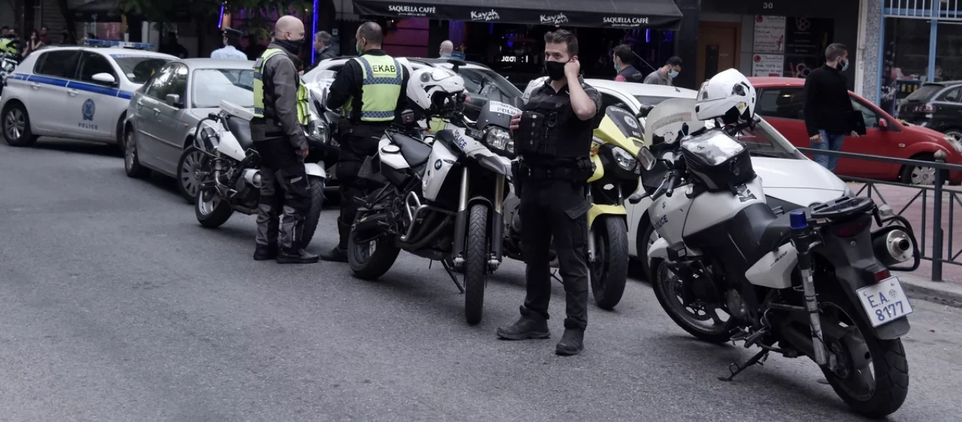 Θεσσαλονίκη: Αστυνομικός εκτός υπηρεσίας βγήκε για φαγητό και «τσάκωσε» Αλγερινό τσαντάκια